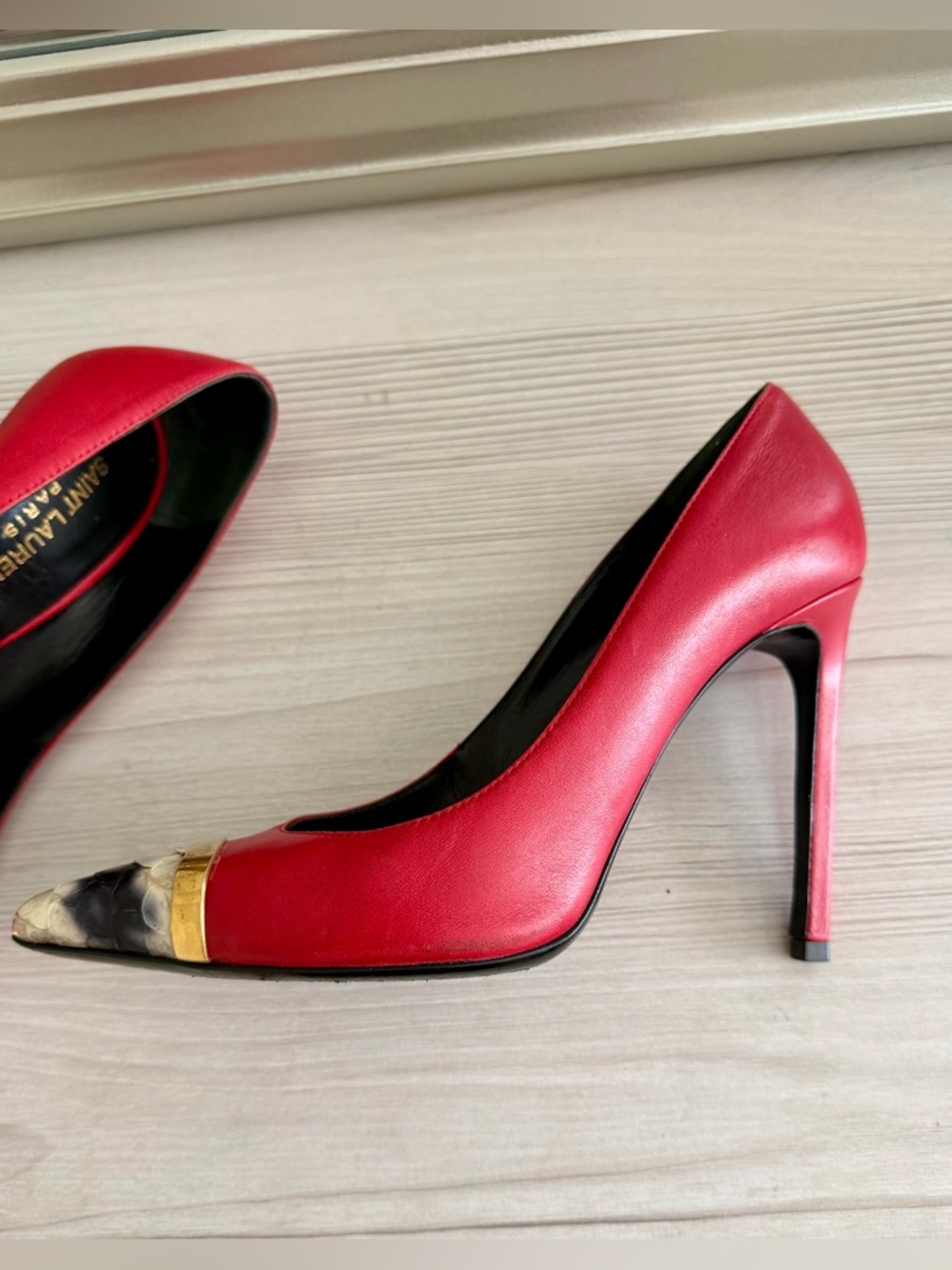 Saint Laurent Red Leather Pumps with Gold Accent and Cap-toe - Size 37 - Picture 6 of 9